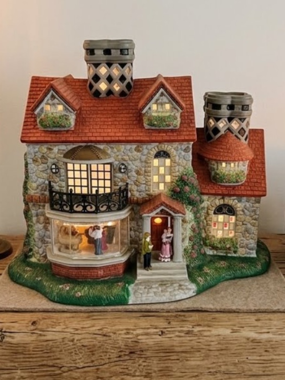 PartyLite The Bristol House Olde World Village 3 Tealight Candle House